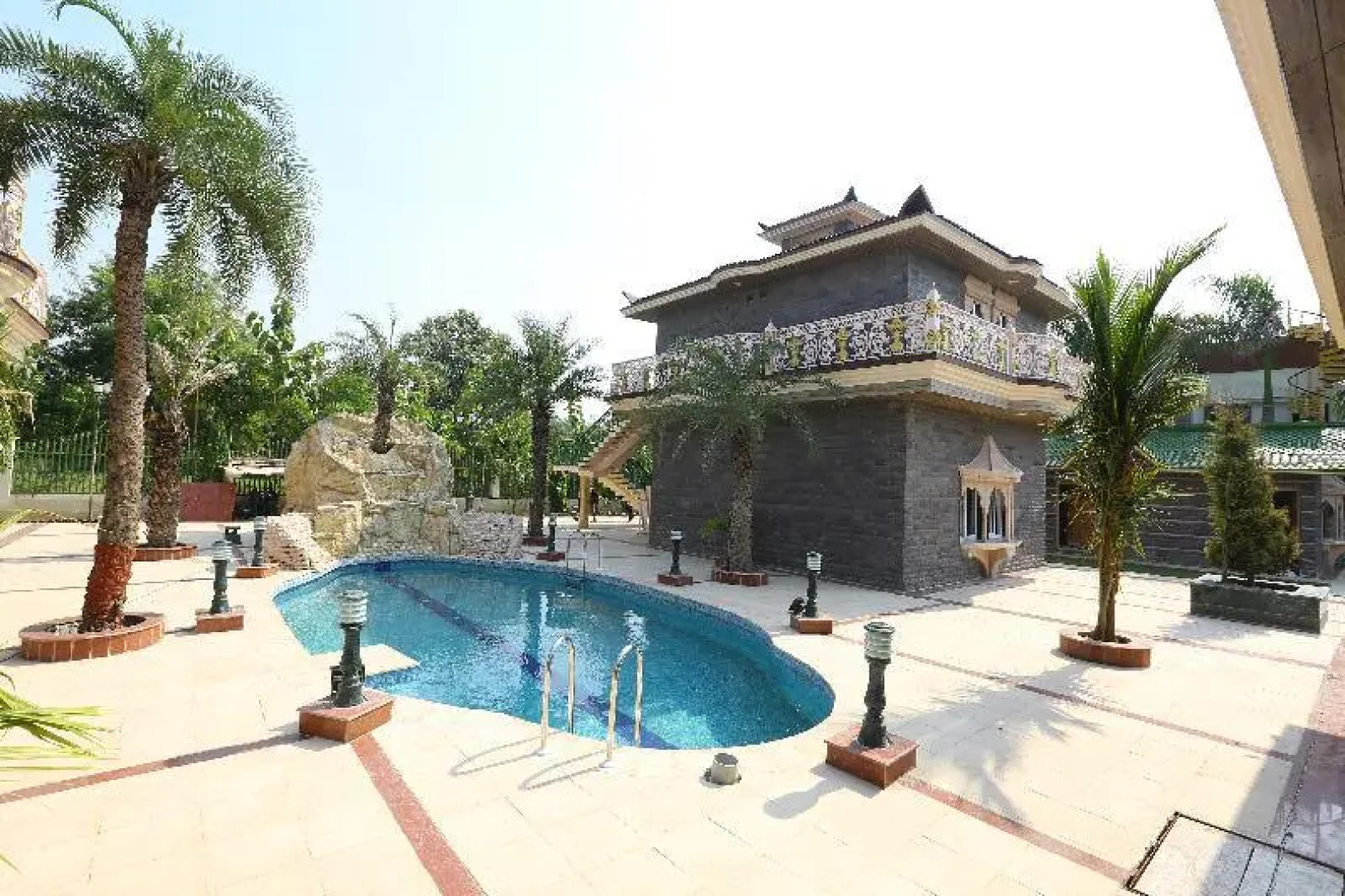 MANN The Palm Retreat