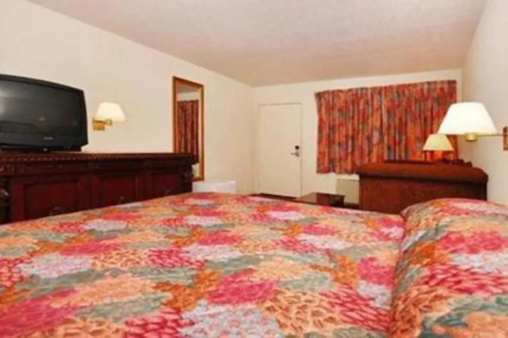 Rodeway Inn Magic Mountain Area