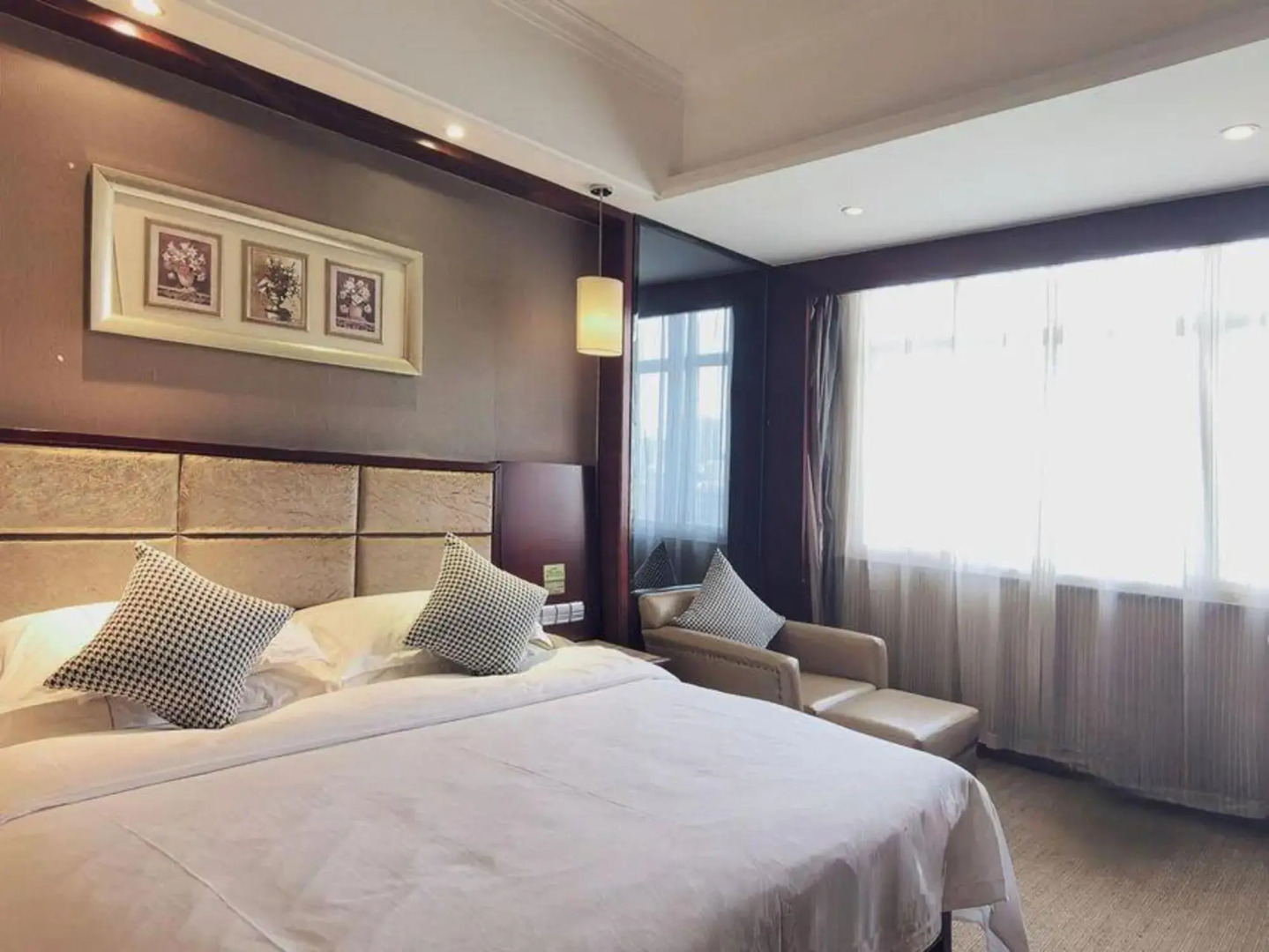 Shen Long Media Hotel