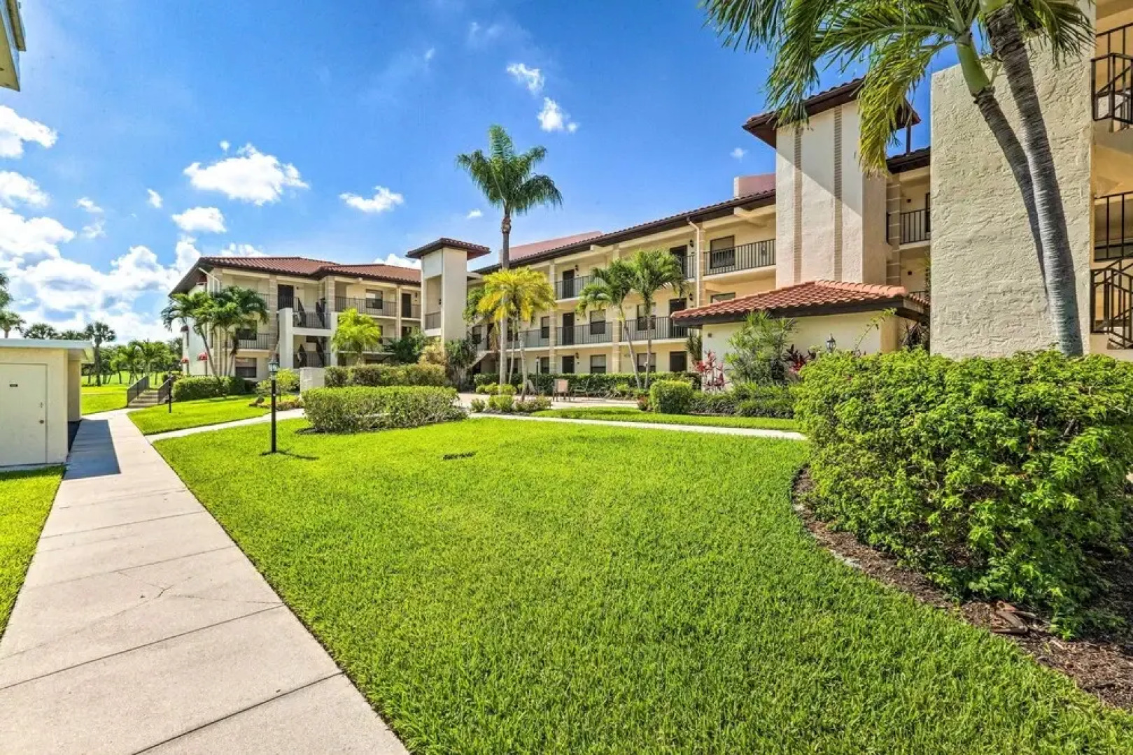 Stylish Fort Myers Condo ~ 2 Mi to Beaches!