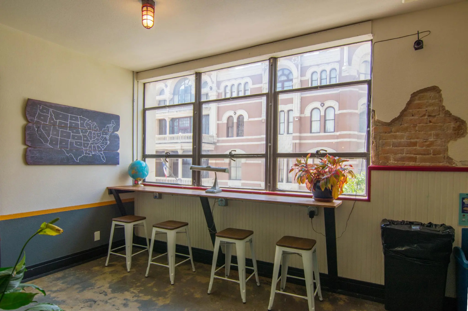 Firehouse Hostel & Lounge