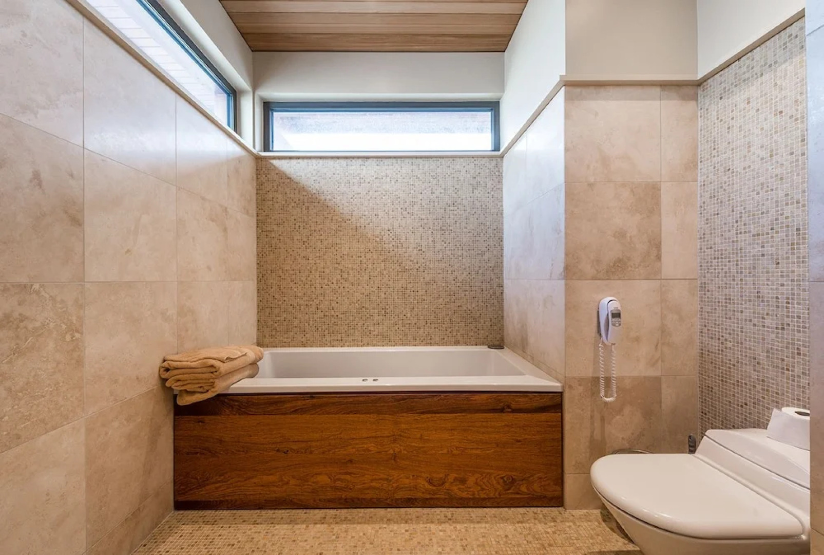 Modern Luxury Furnished, Surrounding St-Lawrence River View, Tranquil