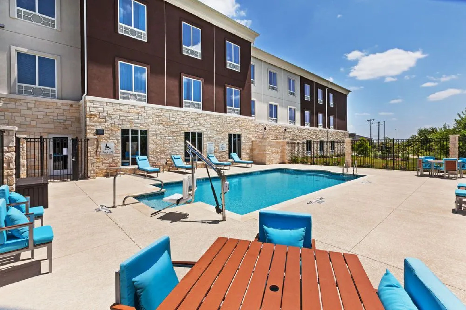 Holiday Inn Express and Suites Killeen-Fort Hood Area