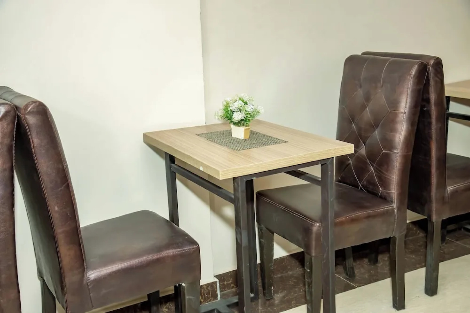 Everland Hotel and Suites