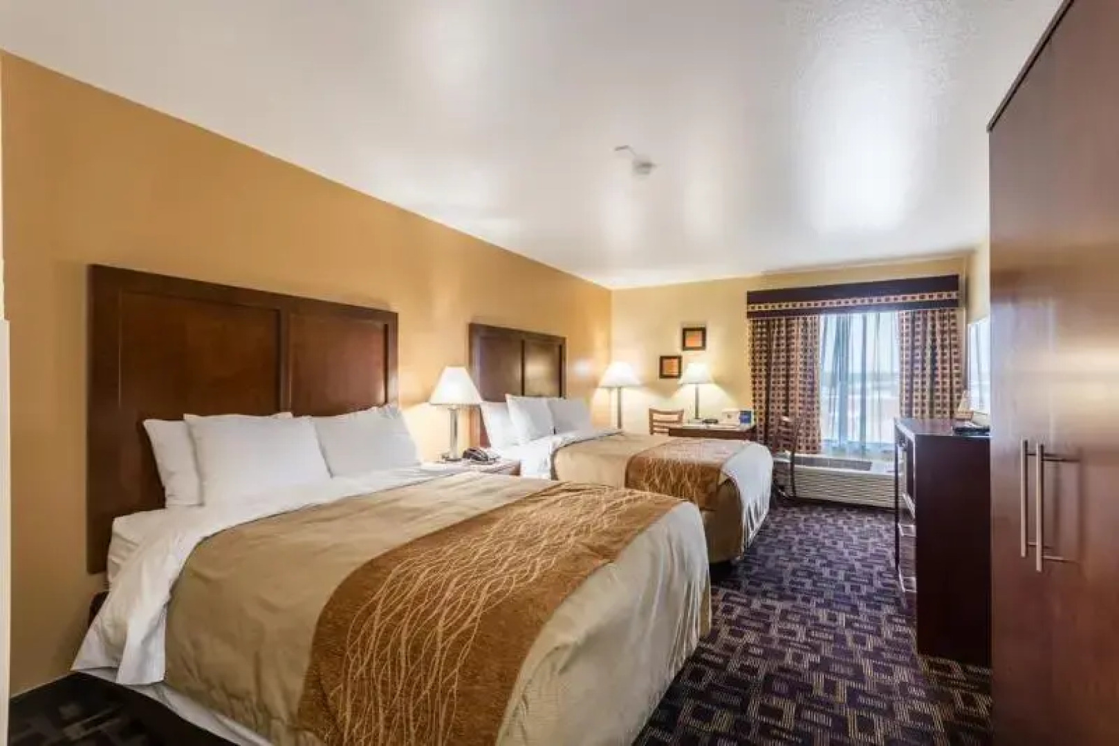 Comfort Inn and Suites North Aurora