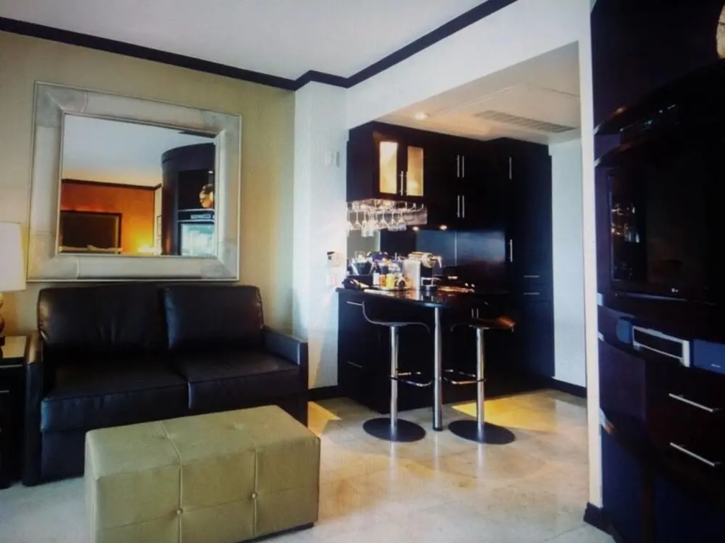 SoBe Ocean Drive Suites