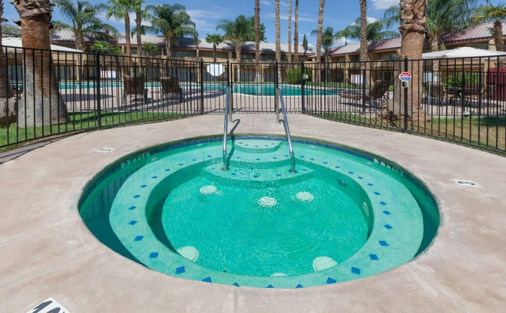 Days Inn by Wyndham Bakersfield