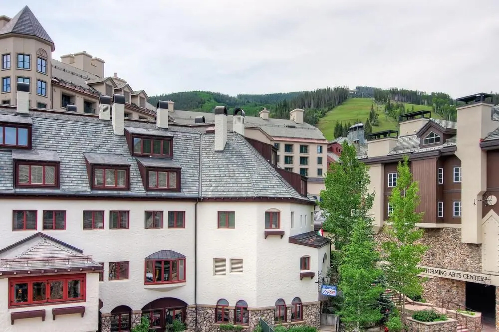 Villa Montane by East West Hospitality