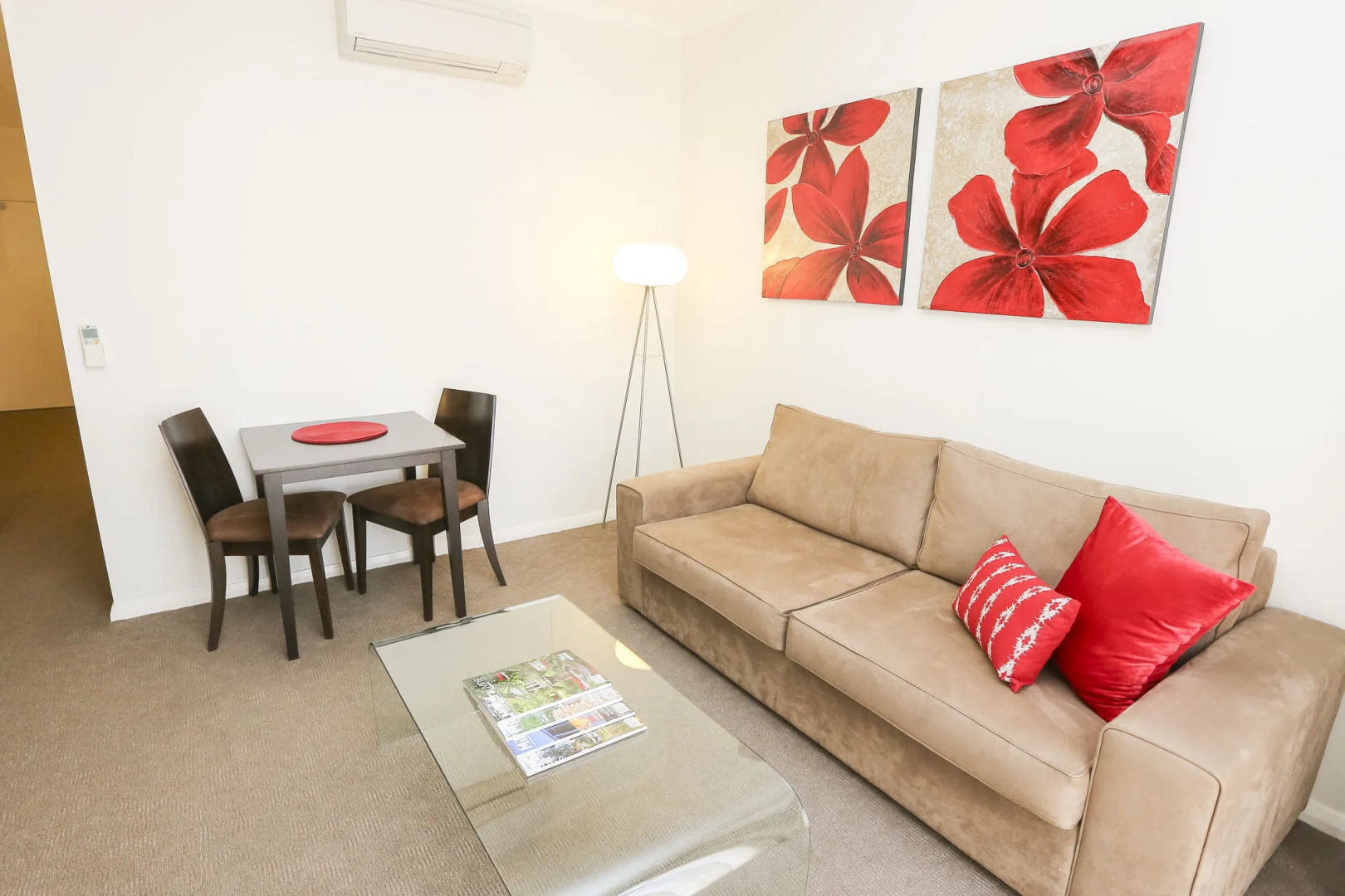 Indulge Apartments - Ontario