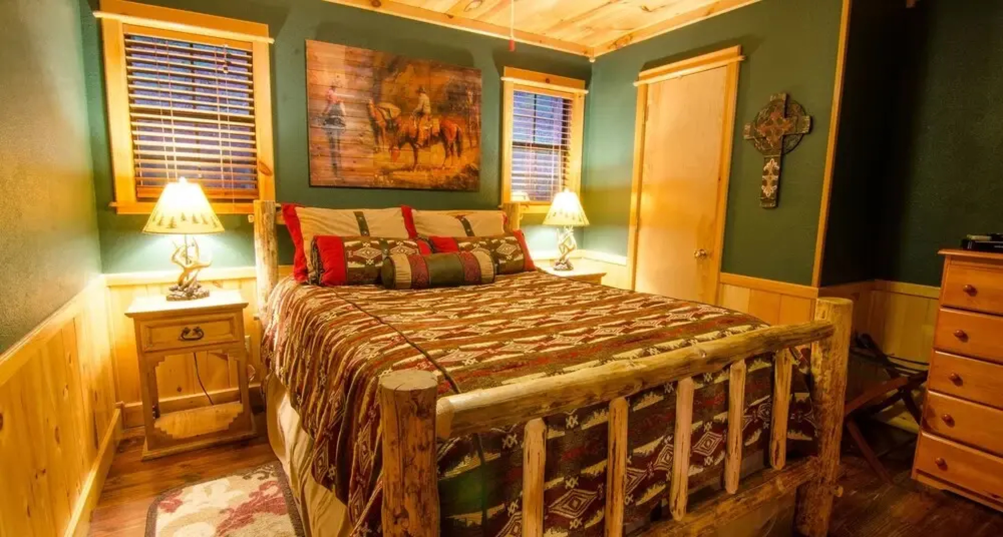 Breathless Cabin Includes Free Wifi, Parking Onsite, Private Hot Tub, and BBQ by Redawning