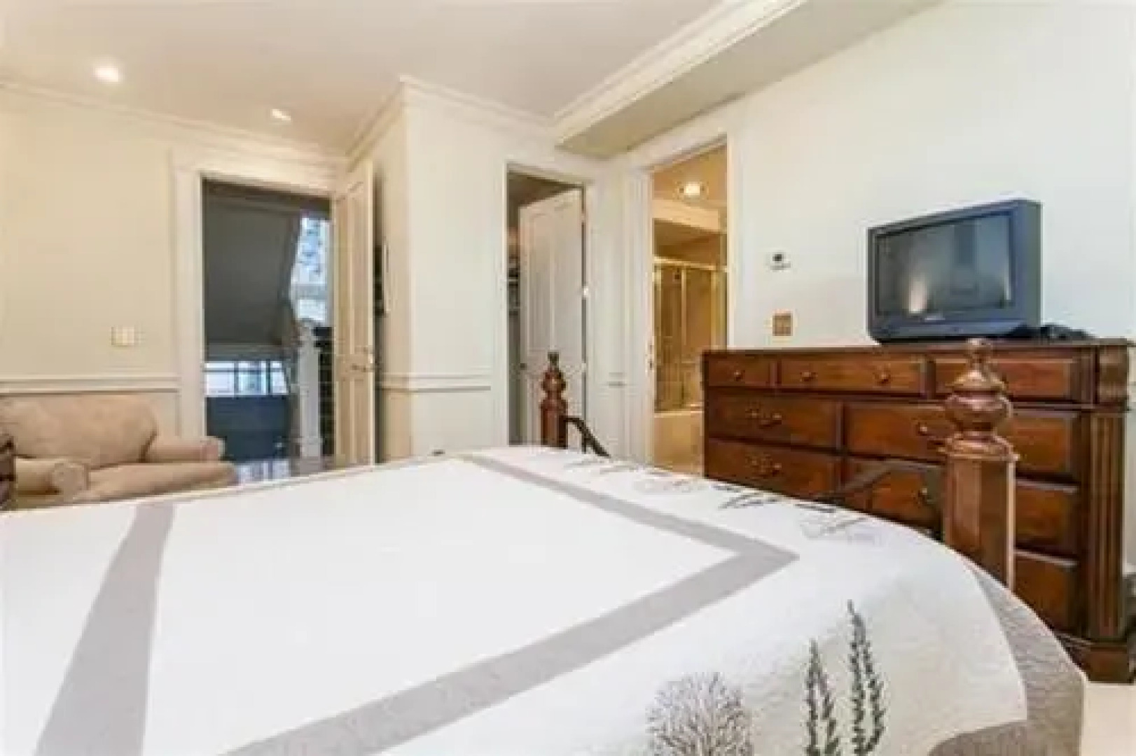 West End Splendor - 5 Bedrooms Home