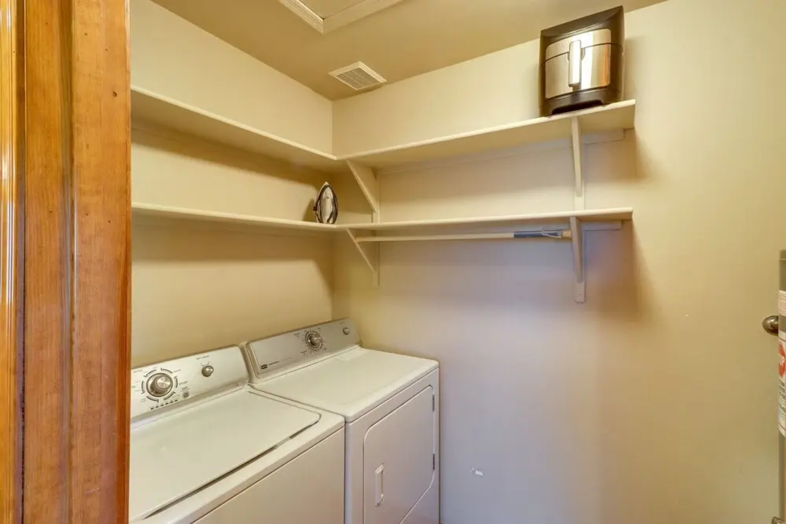 Cozy Show Low Cabin < 5 Mi to Downtown!