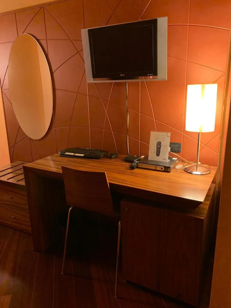 Laghi Room Only