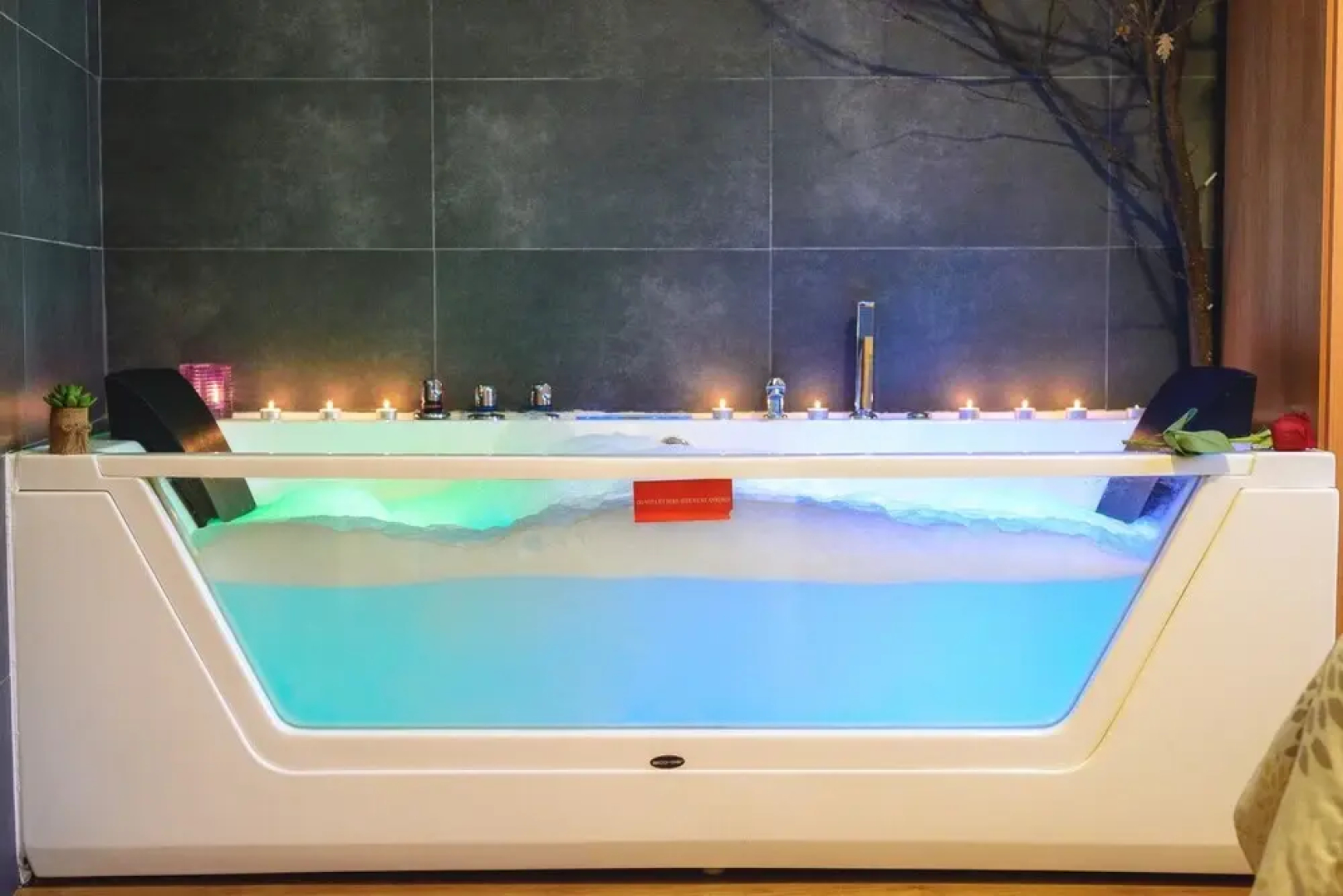 Rural House With Jacuzzi and Fireplace in the Room for 2 People