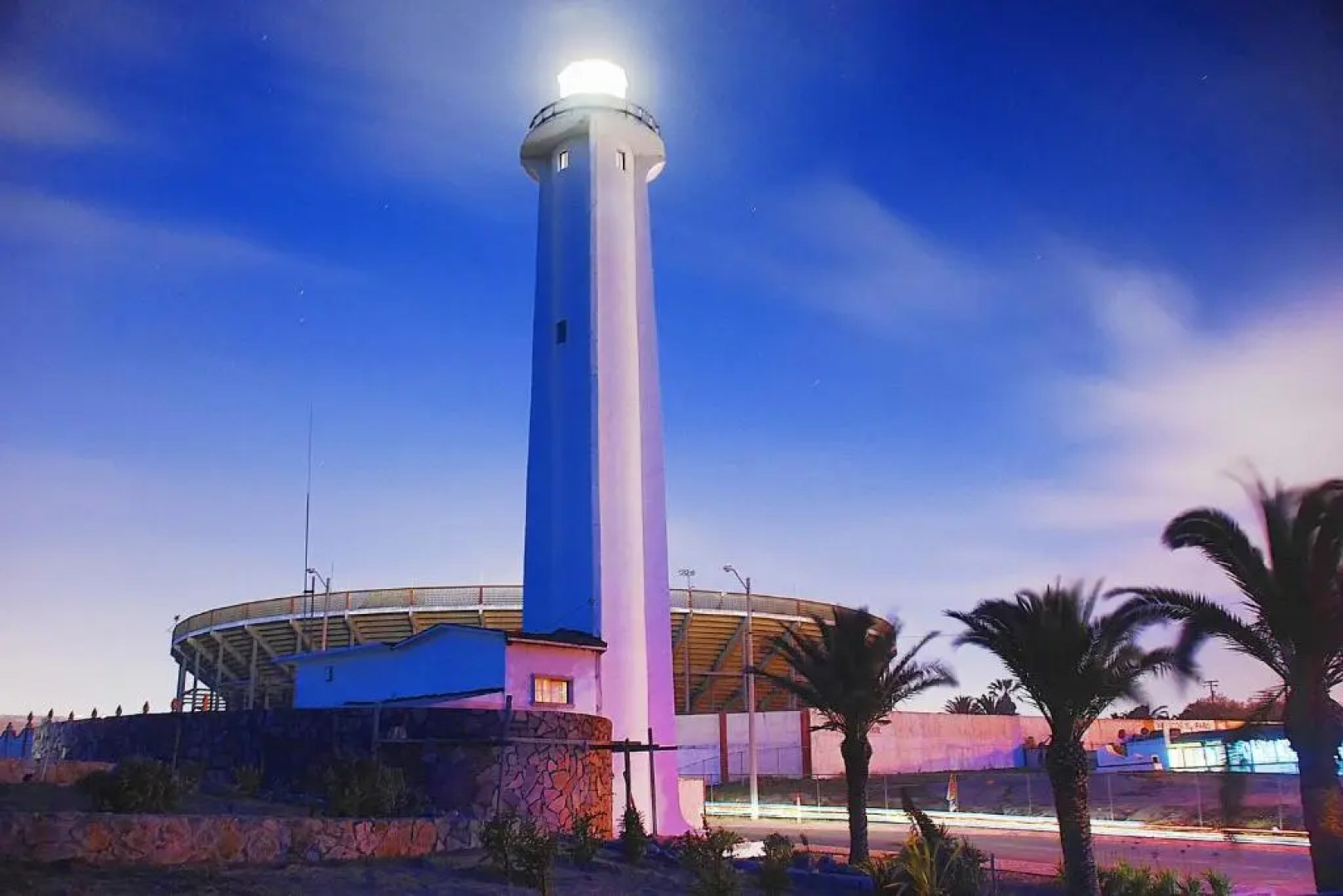 True BEACHFRONT cozy - 1 Bedroom Apt