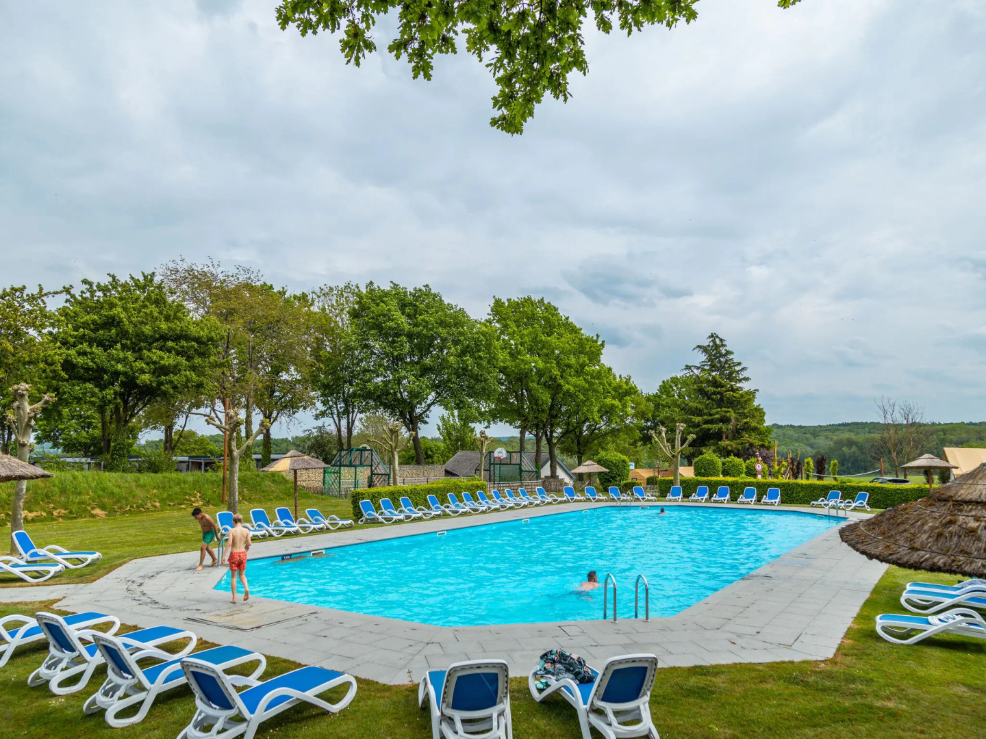 Comfortable air-conditioned chalet in a holiday park on the Gulperberg