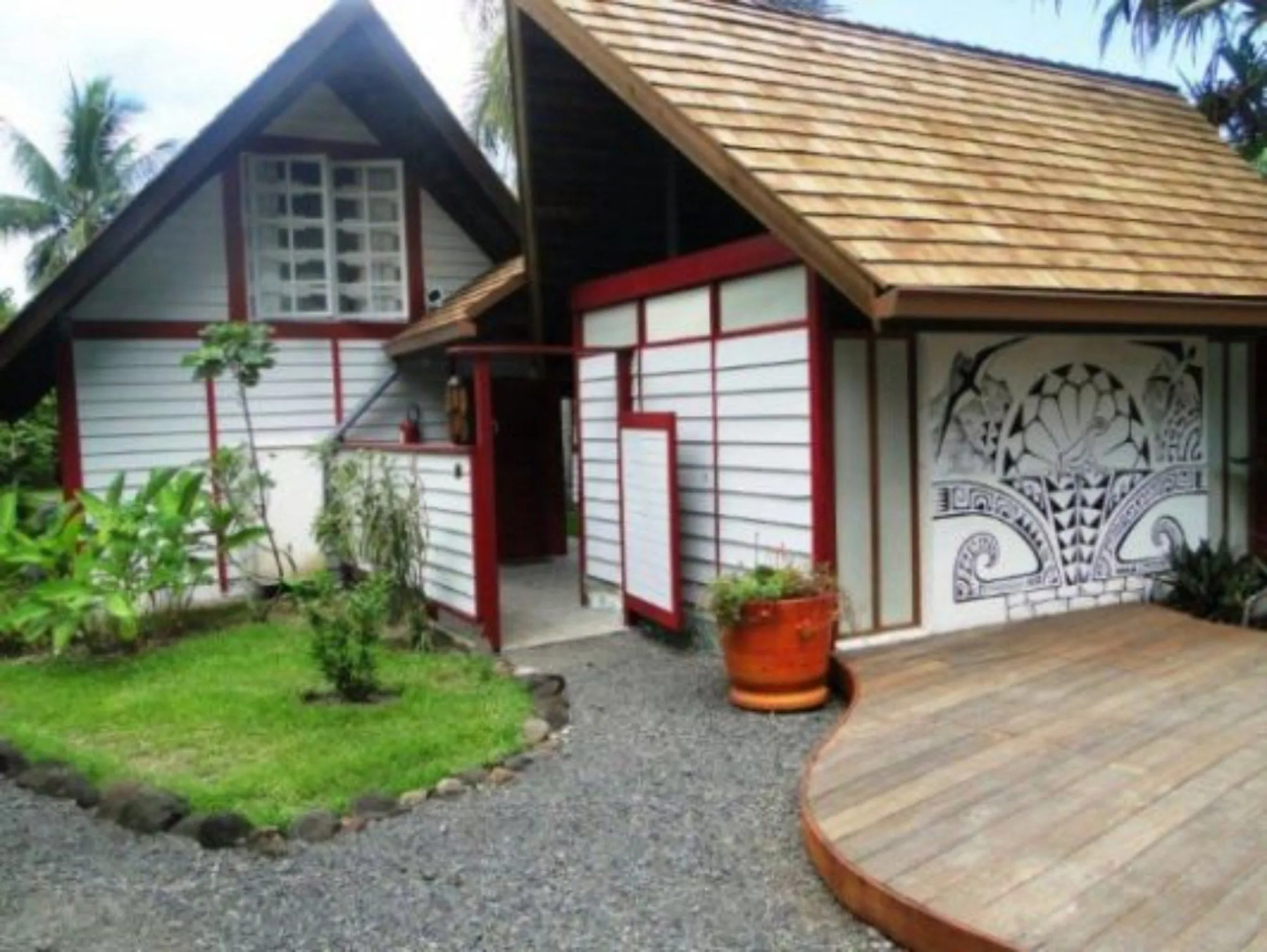 Linareva Moorea Beach Resort
