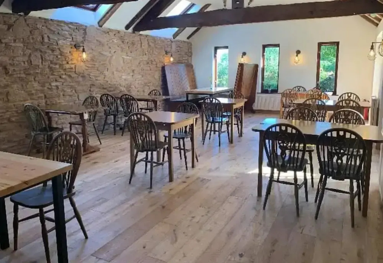 The Three Horseshoes - Inn