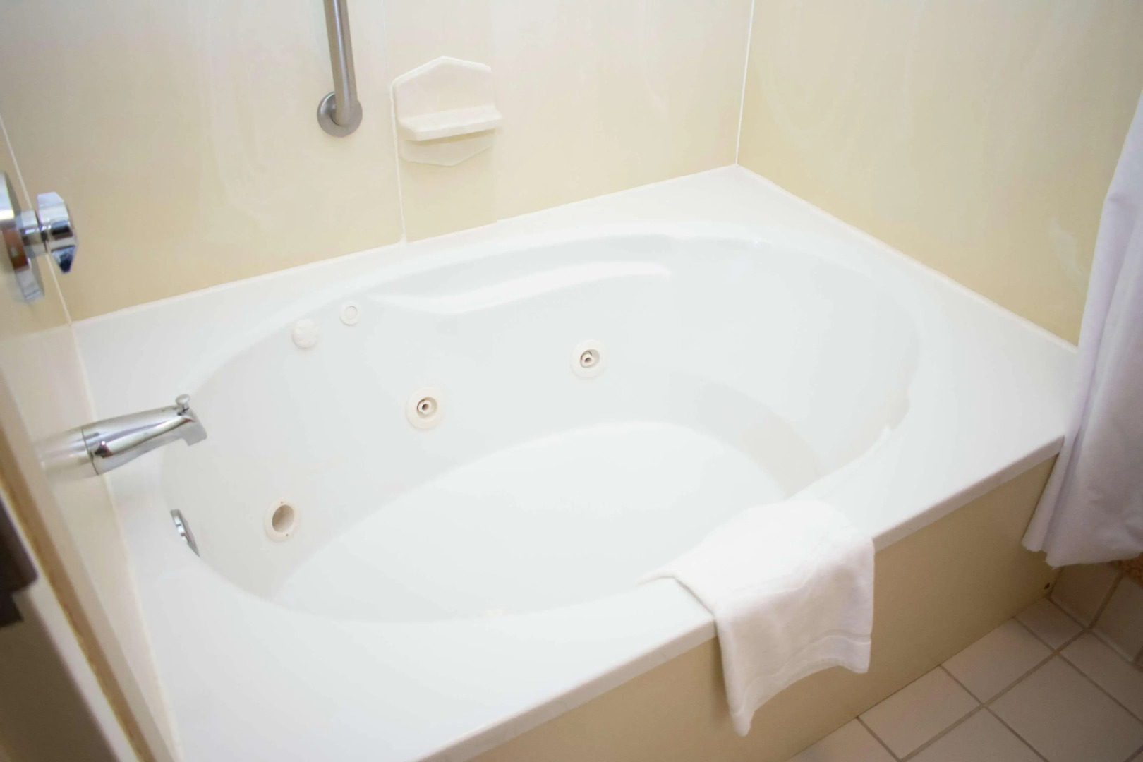 Hampton Inn & Suites Augusta West