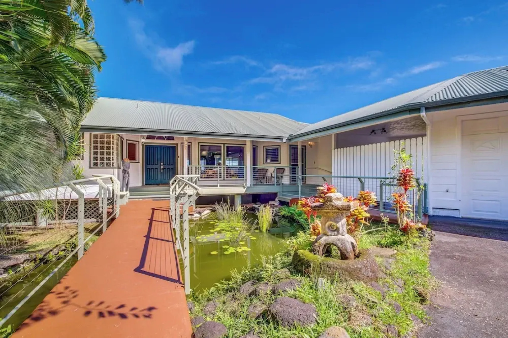 Honomu Home w/ Screened Lanai + Ocean Views!
