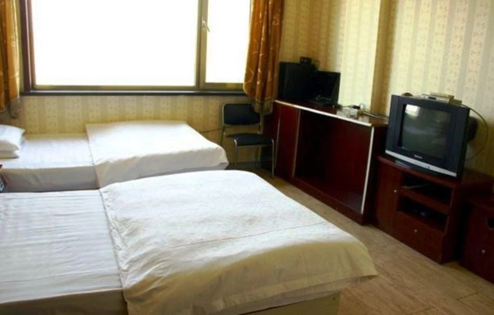 Baotou Jinyitong Hotel