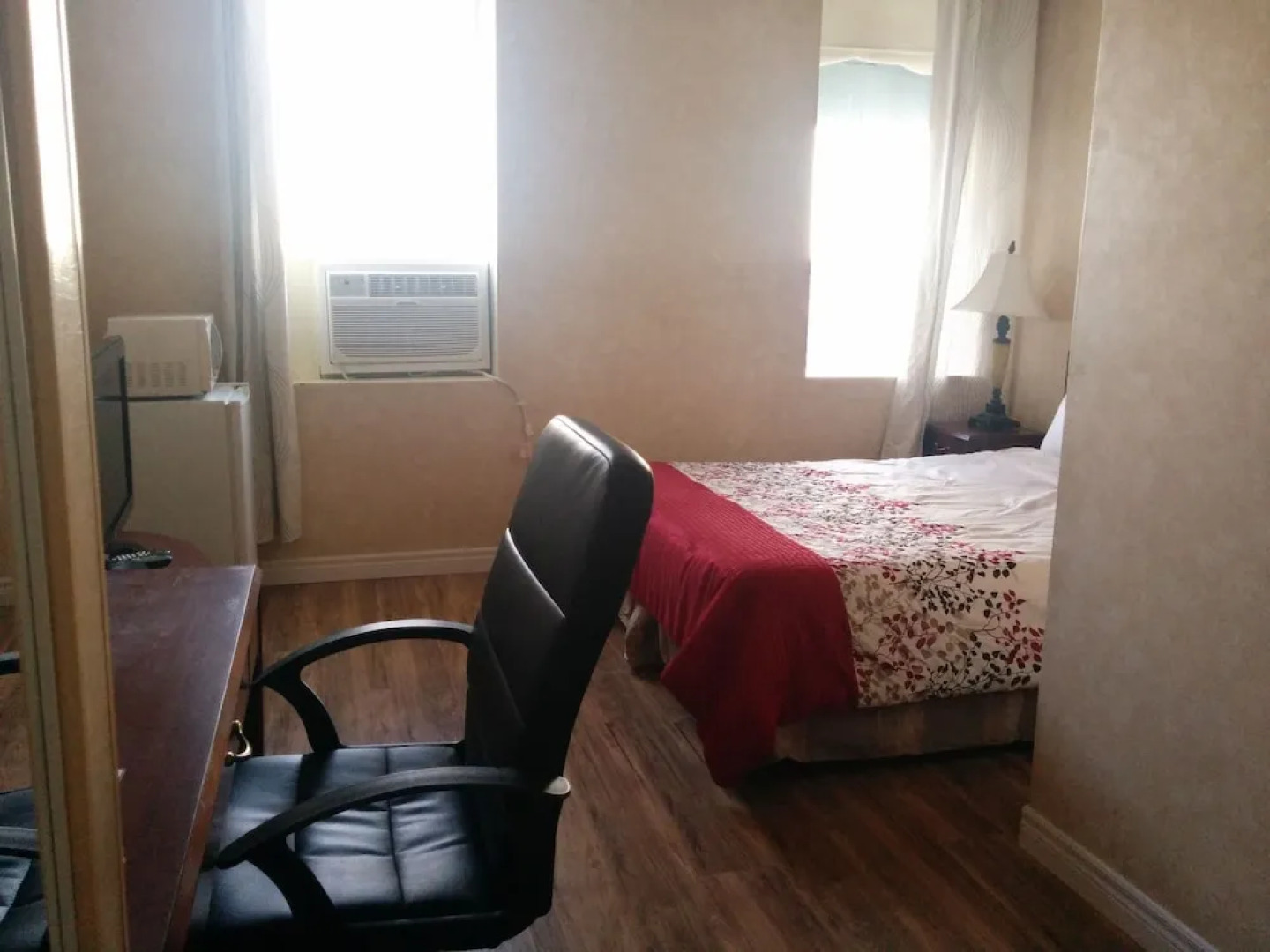 Royal Inn and Suites