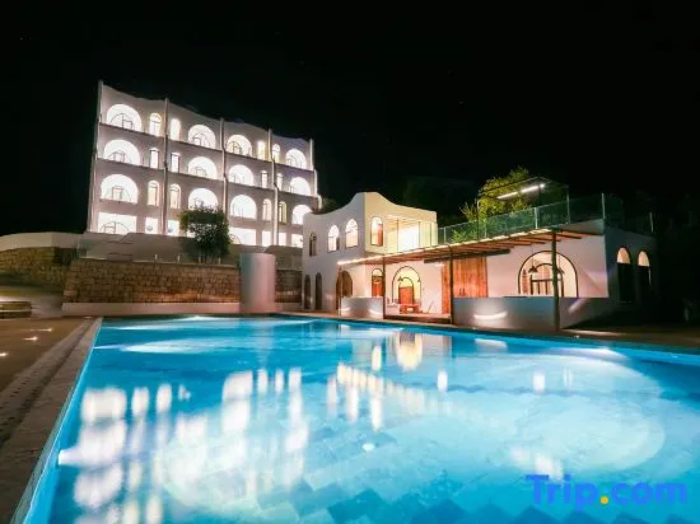 Rousseau homestay in Fuxian Lake