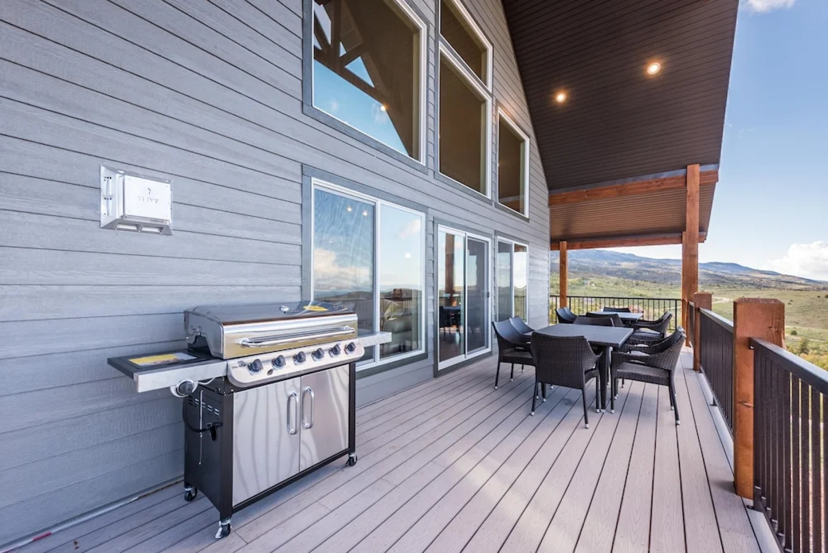 Floor to Ceiling Lake Views - Perfect Family Getaway