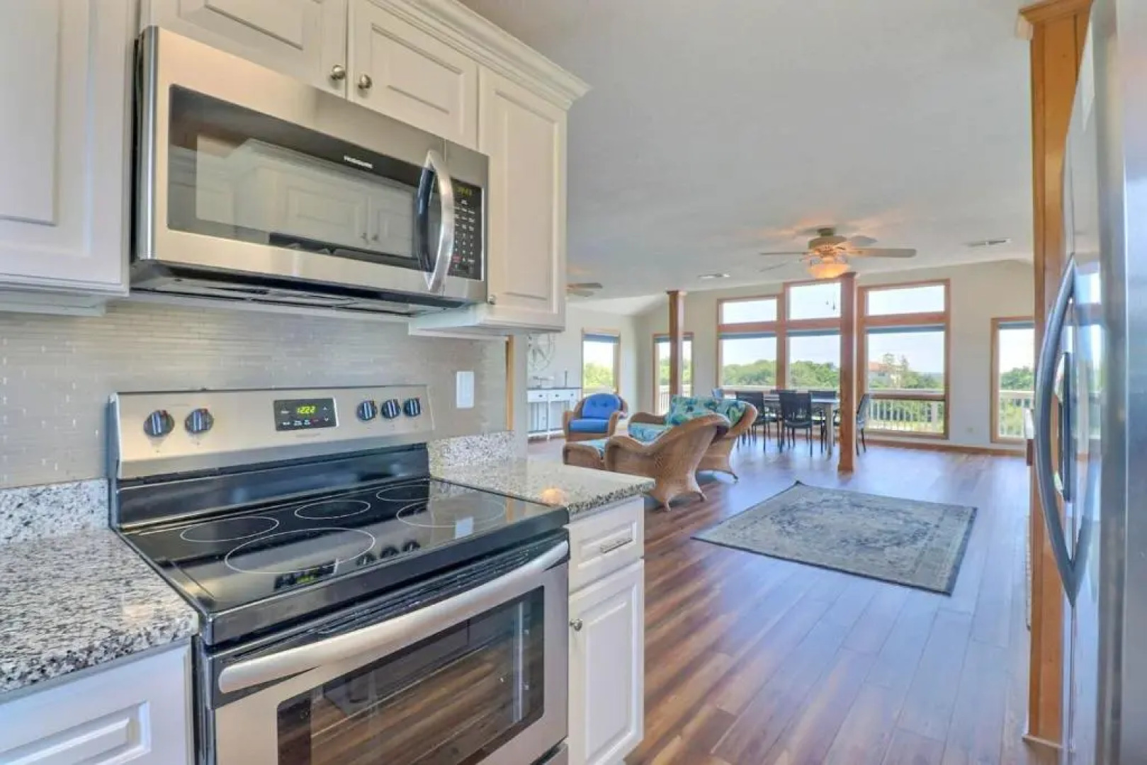 4062 Dennas Favorite Place 8 Min Walk to Beach