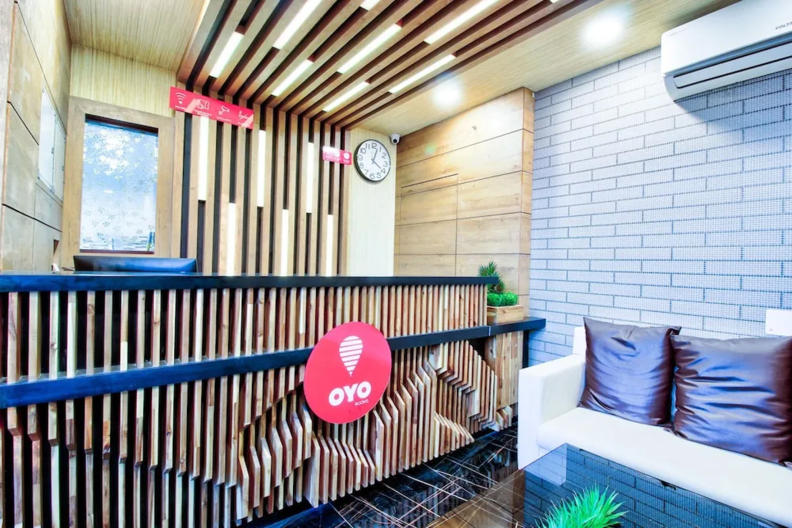 OYO 24872 Hotel Golden Fiesta