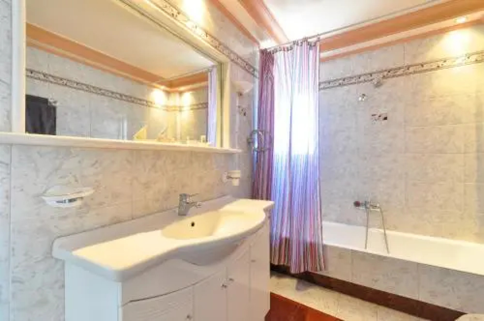 Kosta's Family House