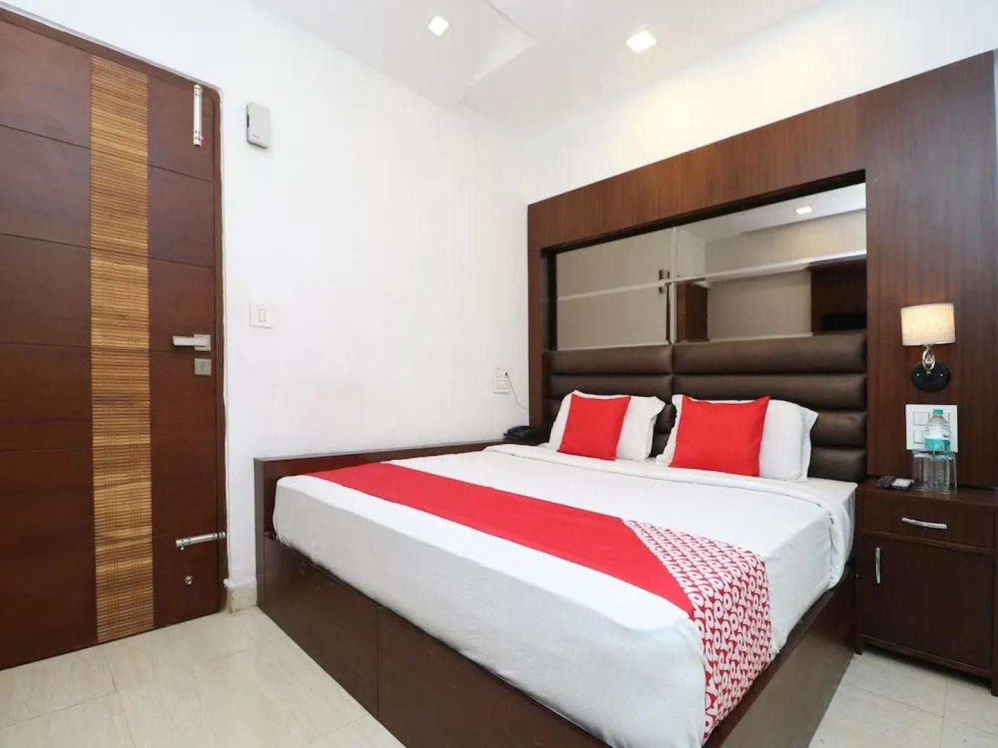 OYO 29950 Hotel Ml Pride