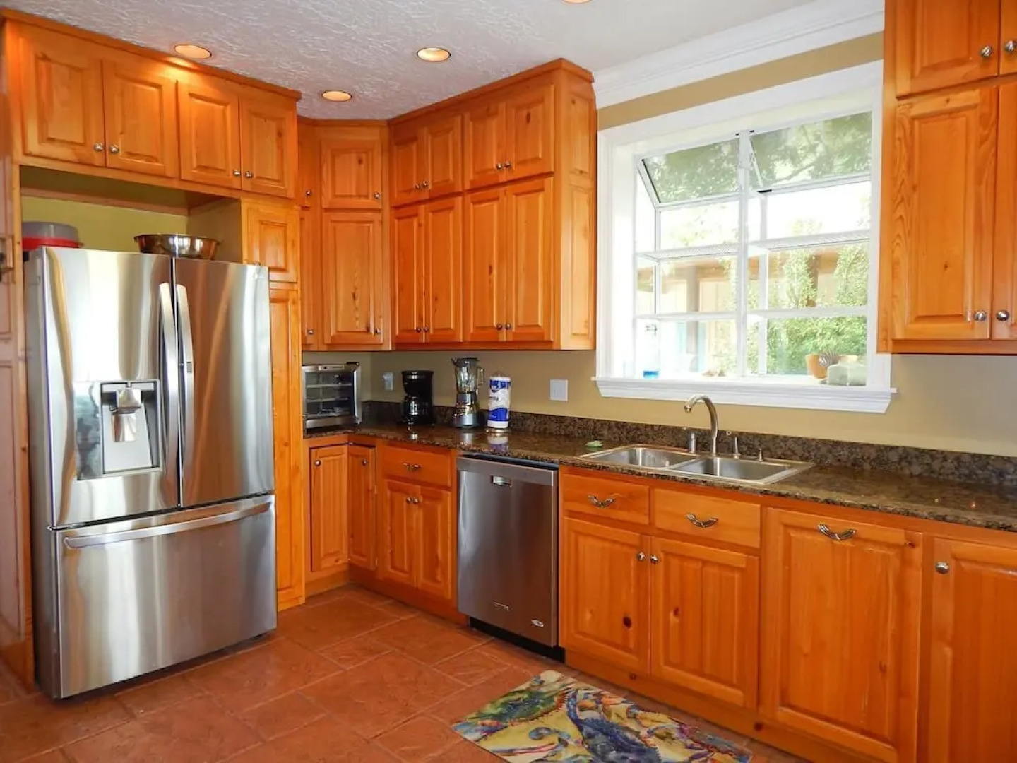 015 Red Roof Inn 4 Bedrooms 4 Bathrooms Home