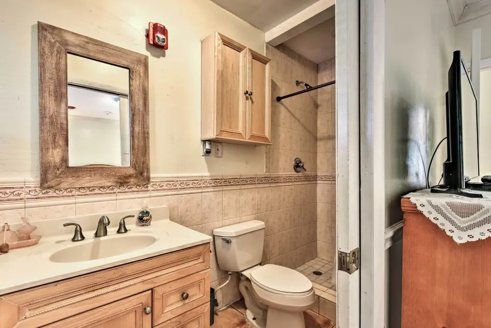 Quaint Central Miami Bungalow: 10 Mi to Mid-beach!