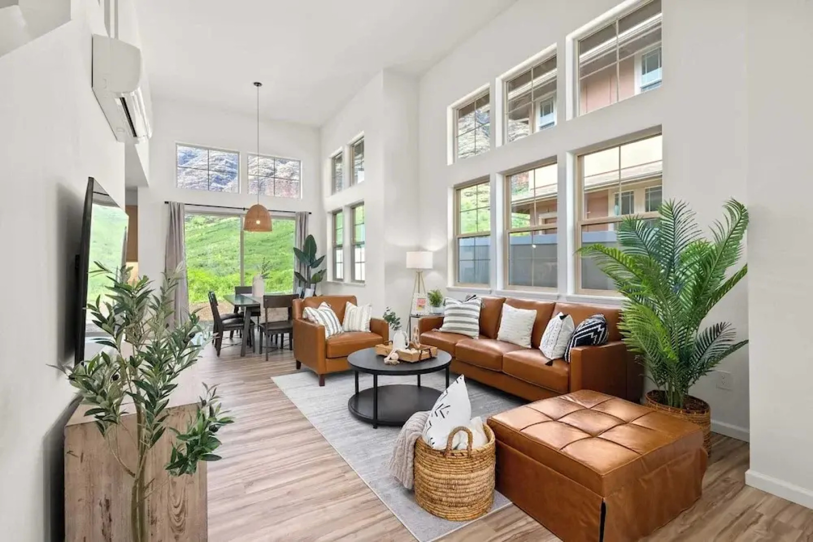 Sleeps 16, 2 Homes Ocean Views, Shared Pool + Gym, Near the Beach Avantstay