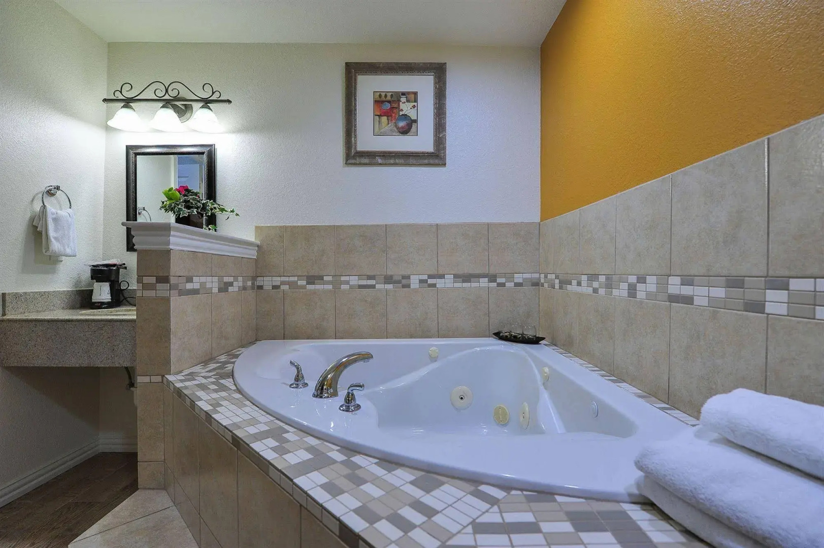 Romantic Inn & Suites