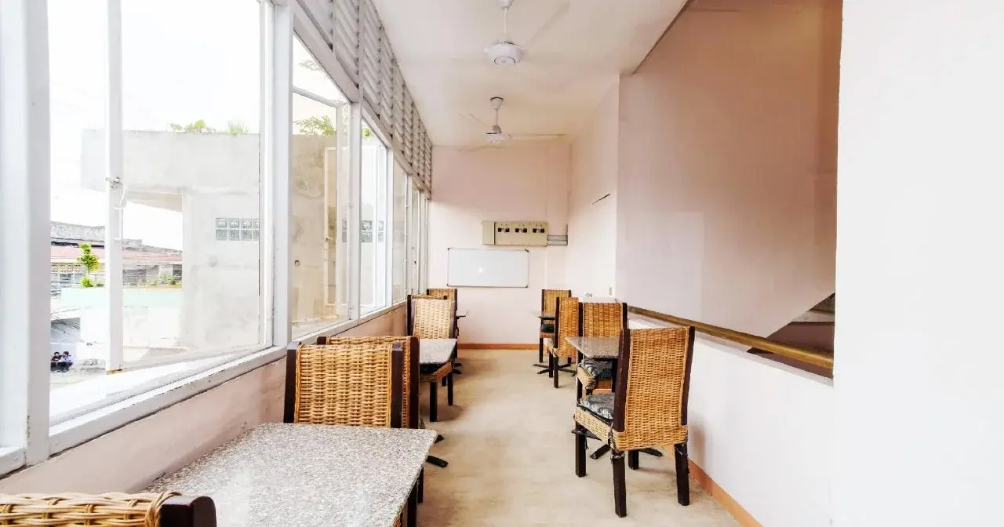ZEN Rooms Basic White Knights Dumaguete
