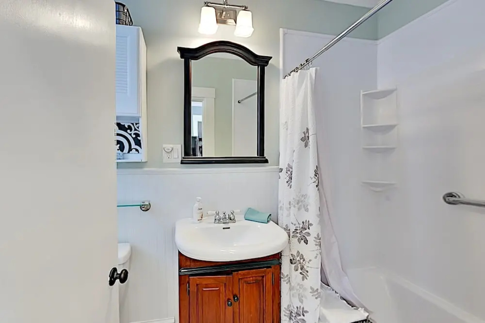 Adorable & Updated In The Heart Of Freeport 3 Bedroom Home