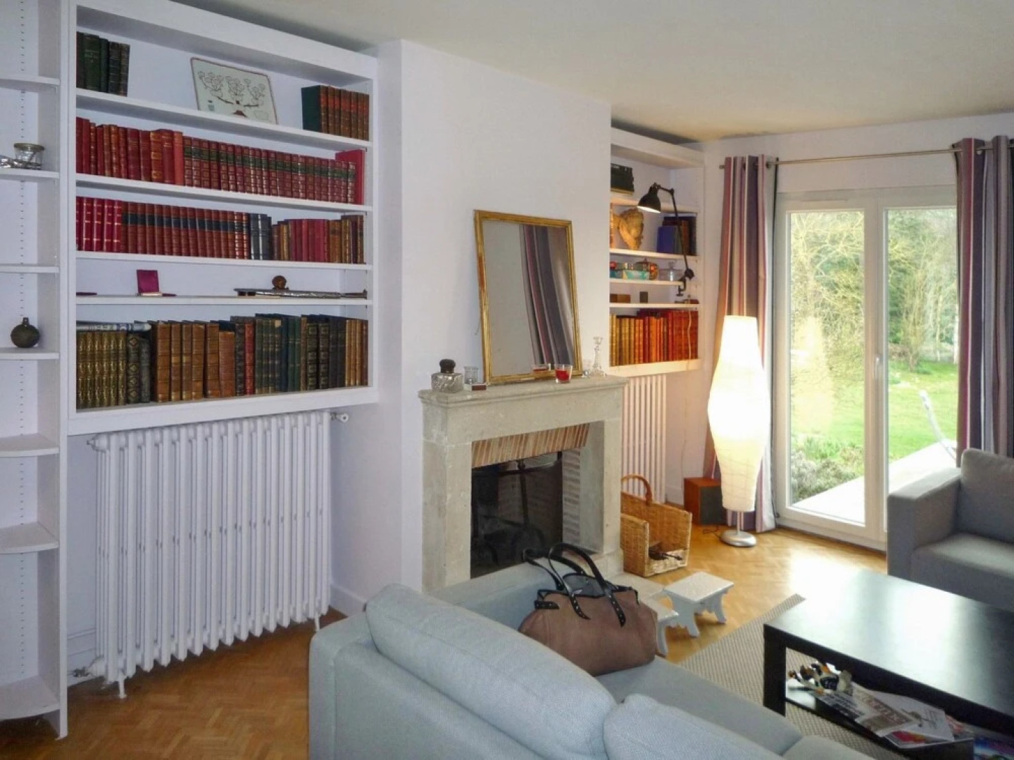 Beautiful Poissy Family Home With 5 Bedrooms, Large Garden and own Pon