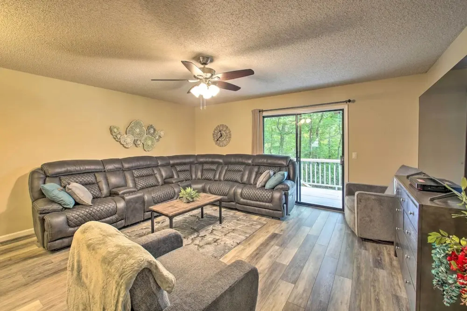 Furnished Deck & Grill: Hot Springs House