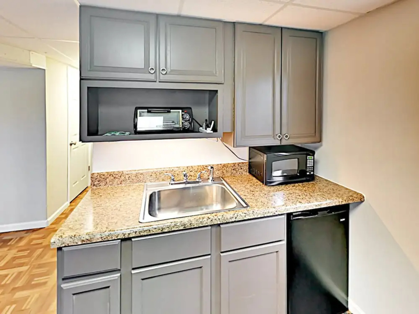 4BR Country Home w/ Hot Tub