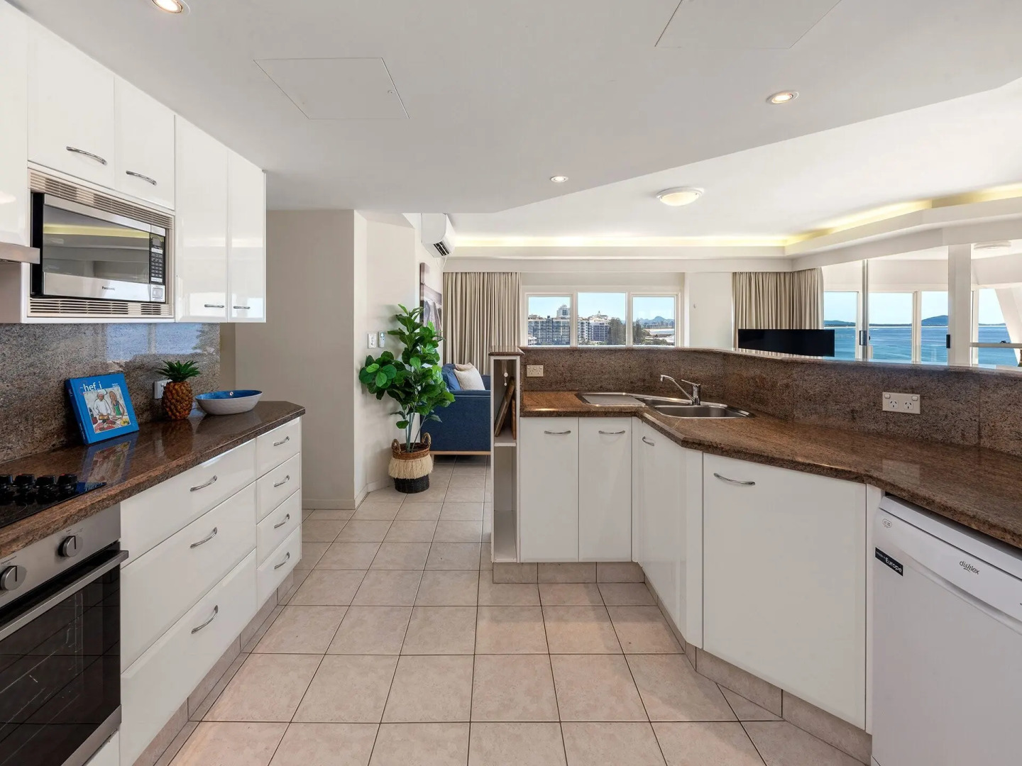 84 The Spit Holiday Apartments