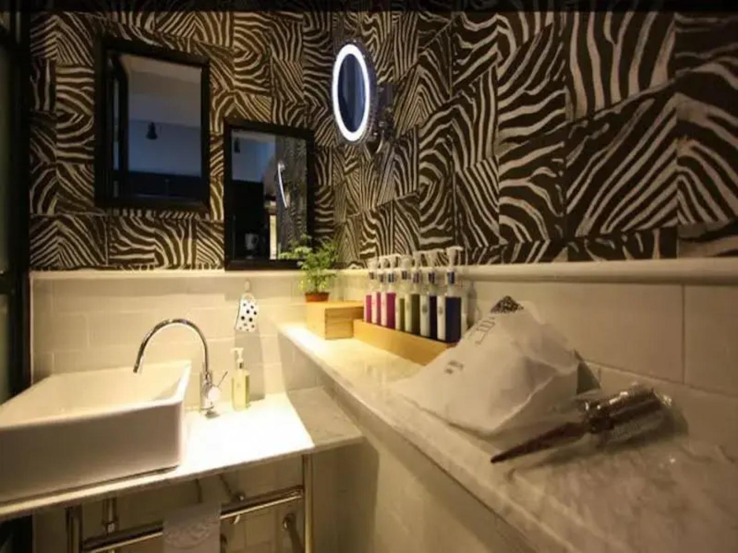 February Boutique Hotel