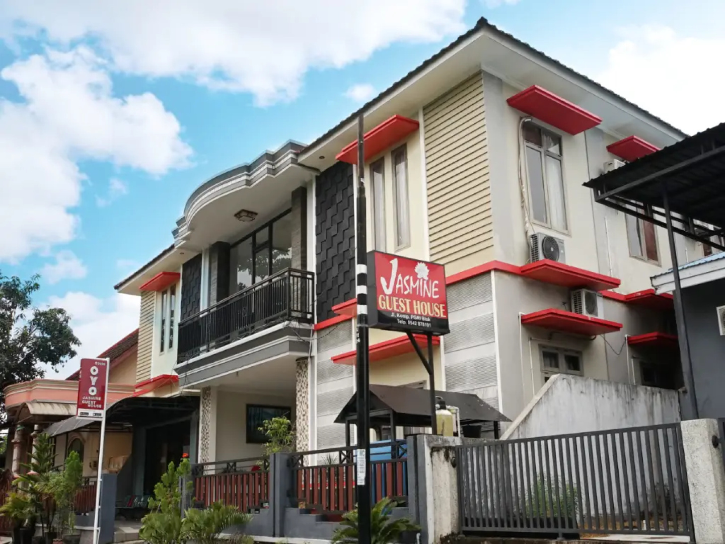 Oyo 2038 Jasmine Guest House Balikpapan