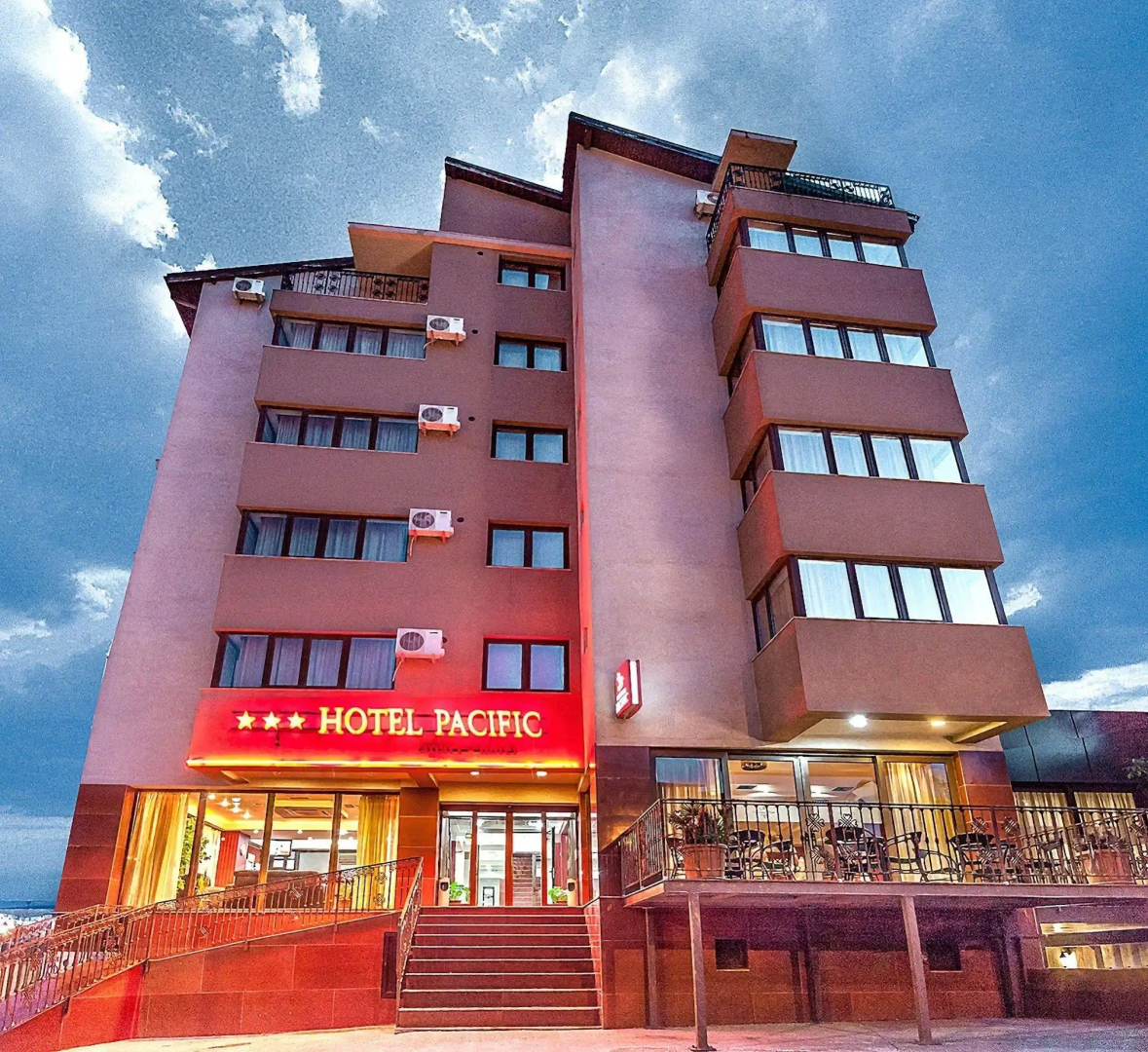 Lira Pacific Aparthotel