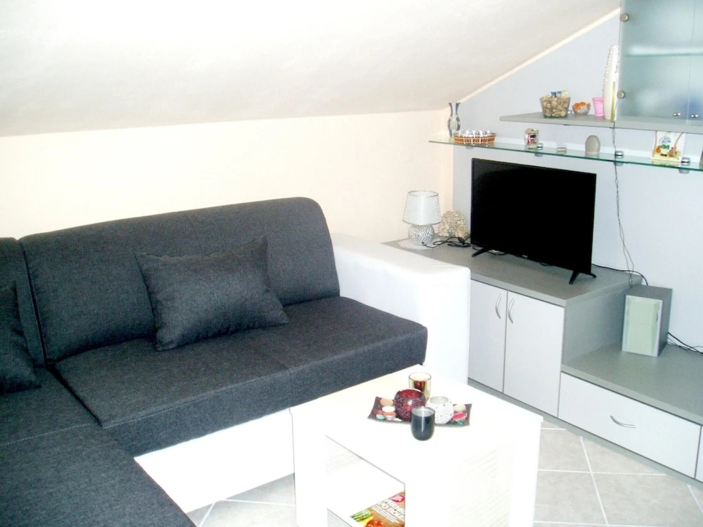 Apartment With 2 Bedrooms in Povljana, With Wonderful sea View, Furnis