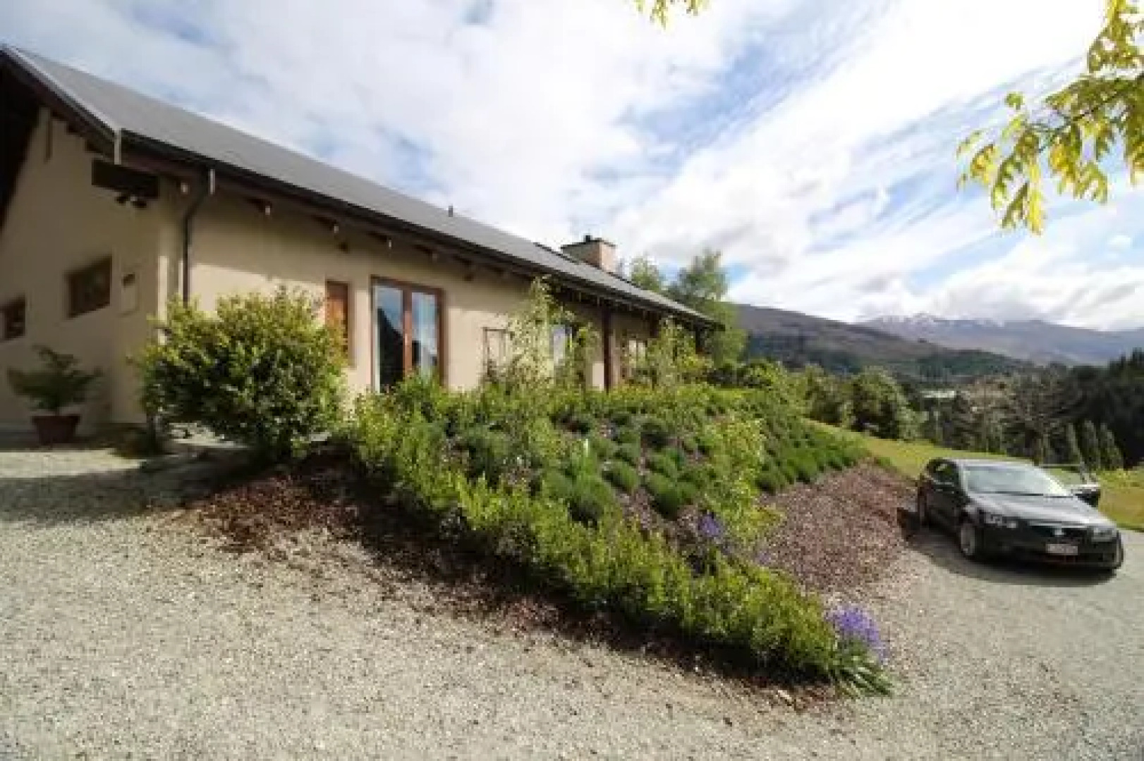 The Paddock Straw Bale Luxury Holiday House