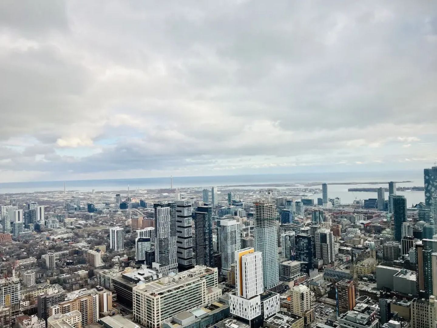 Atlas Suites - Bay & College