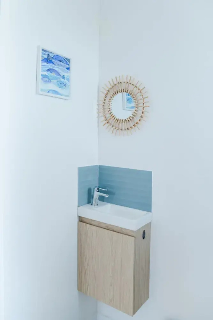 Pretty new House With Small sea View