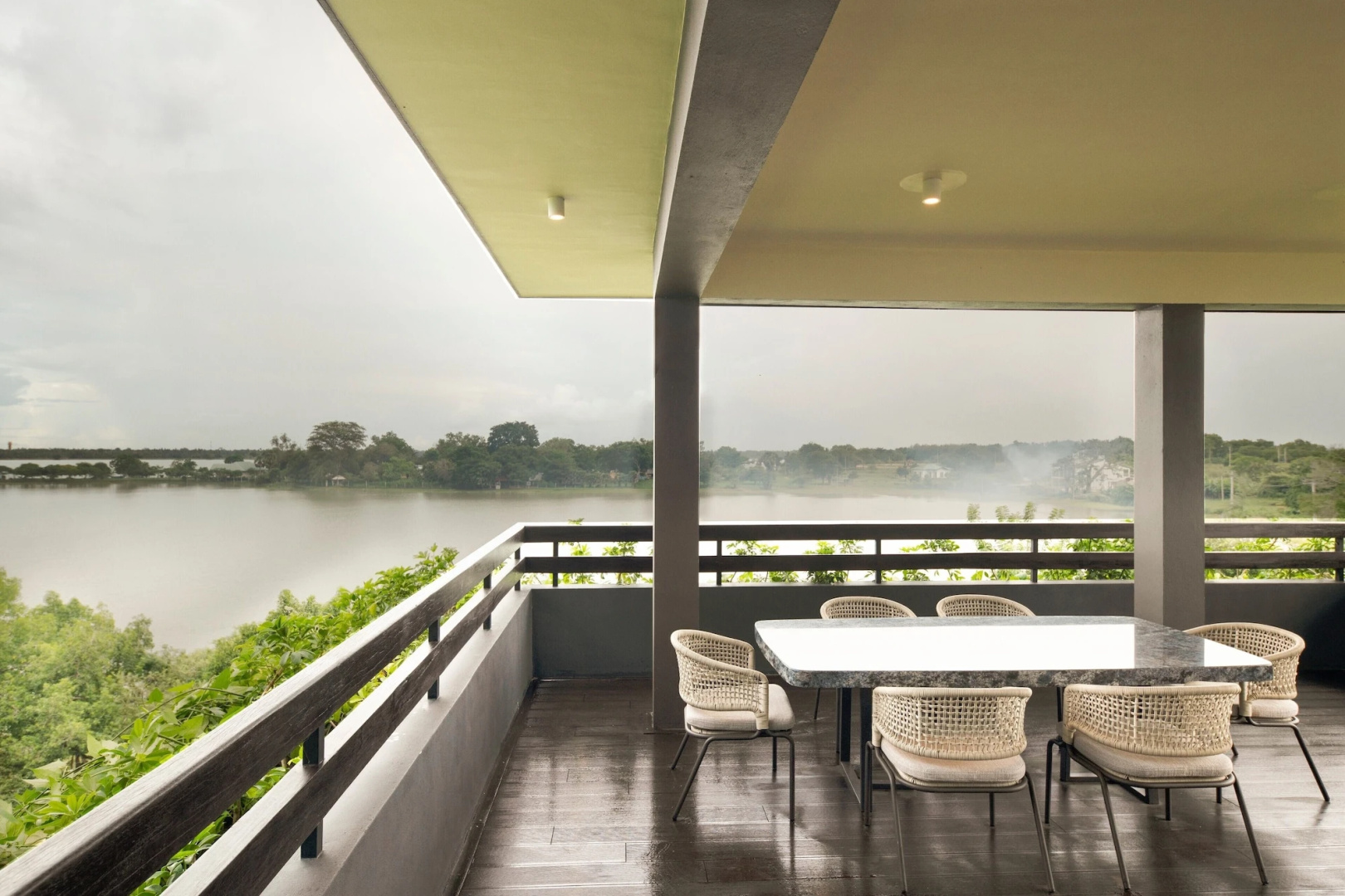 DoubleTree by Hilton Weerawila Rajawarna Resort